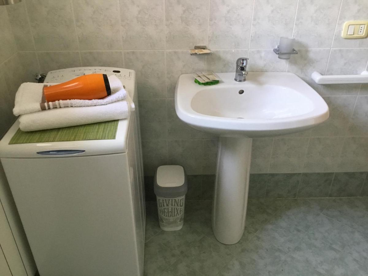Apartamento Irina'S House With View On Like And Swimming Pool Riva di Solto Exterior foto