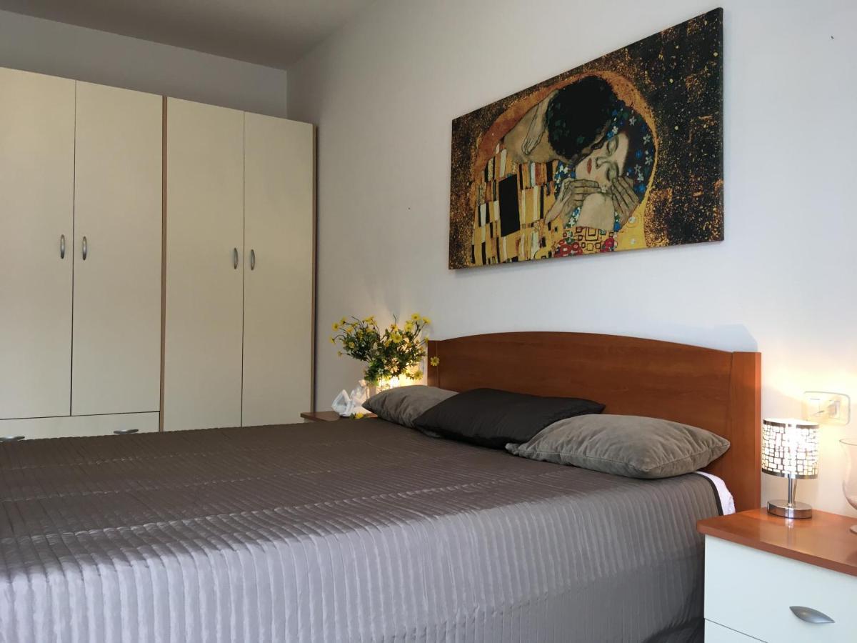 Apartamento Irina'S House With View On Like And Swimming Pool Riva di Solto Exterior foto
