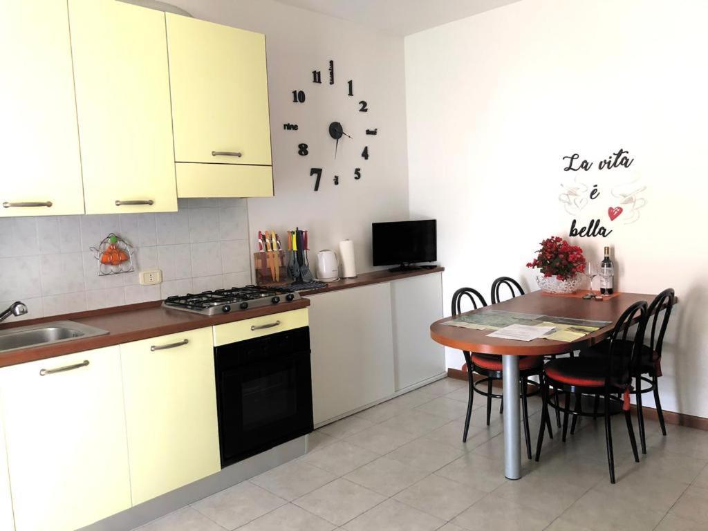 Apartamento Irina'S House With View On Like And Swimming Pool Riva di Solto Exterior foto