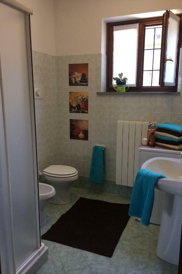 Apartamento Irina'S House With View On Like And Swimming Pool Riva di Solto Exterior foto